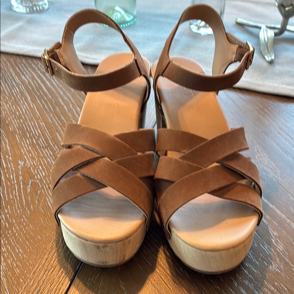 LOFT Brown Strappy Sandals NWOT - Picture 1 of 7